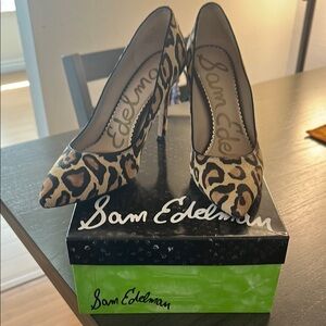 Leopard Print High Heel Pumps with Bold Design